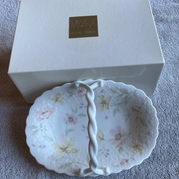 MIKASA “Pastel Garden” Basket Bone China Original Box - Picture 7 of 7